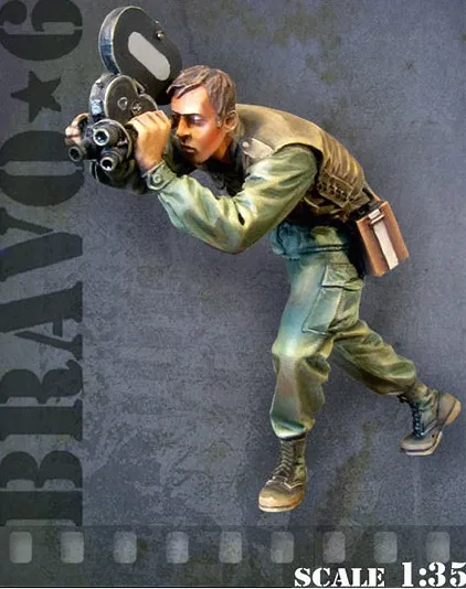 1/35 scale Vietnam War US Army war correspondent miniatures Resin Model Kit figure Free Shipping
