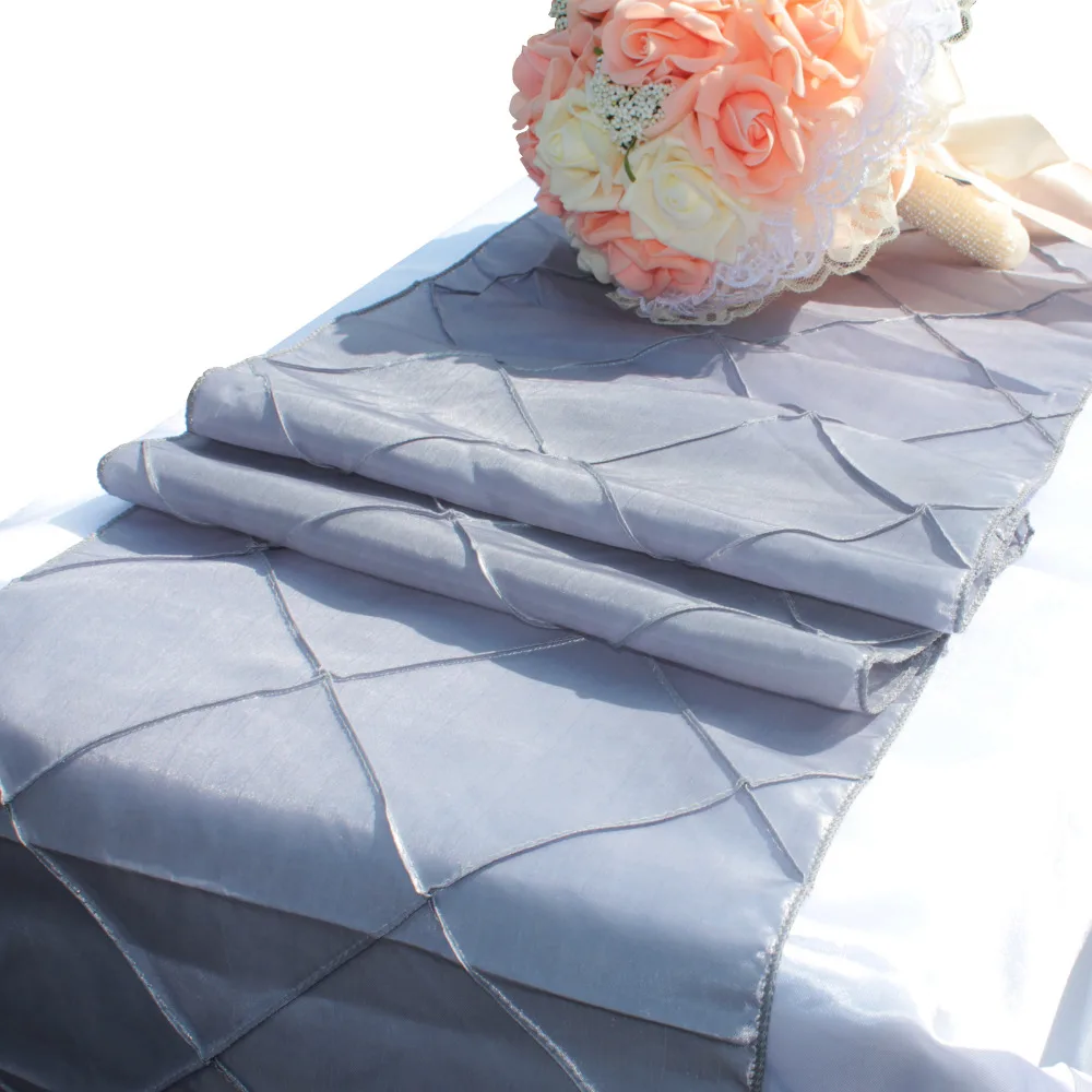 

2017 20Pcs Elegant Table Runner Luxury Stain Table Runners for Wedding Christmas Party Decoration Round Table Cloth Home Textile
