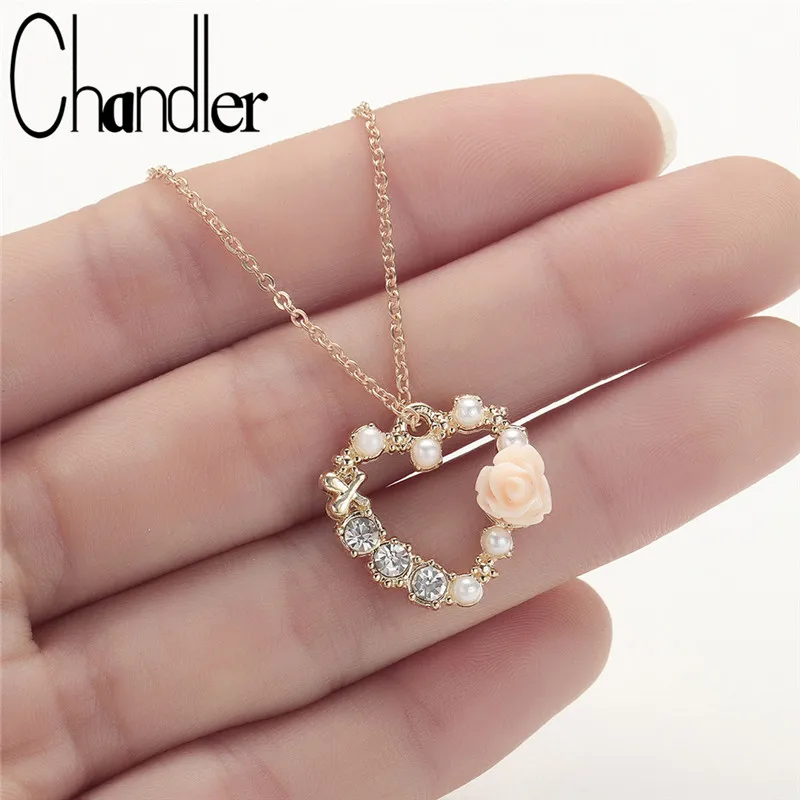 

Chandle Love Heart Flower Necklace Dainty Crystal Pearl Resin Flora Wedding Engagement Bridal Jewelry Loving Sweet Korean Colier