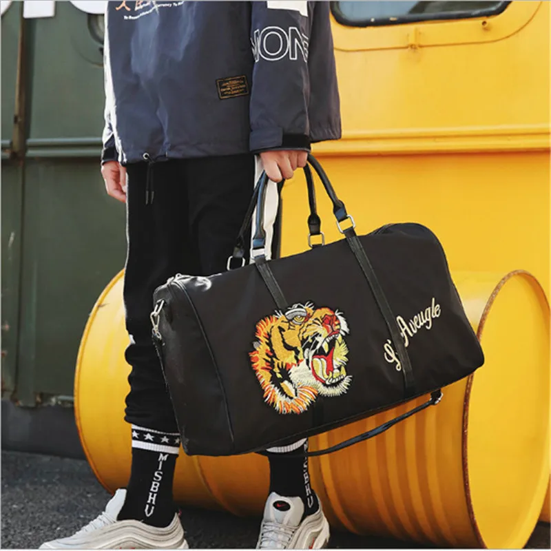 

2019 NEW Large Capacity Travel Bags for Women Men Embroidery Tiger Outdoor Bodybuilding Sports Shoulder Bags Designer Handbag