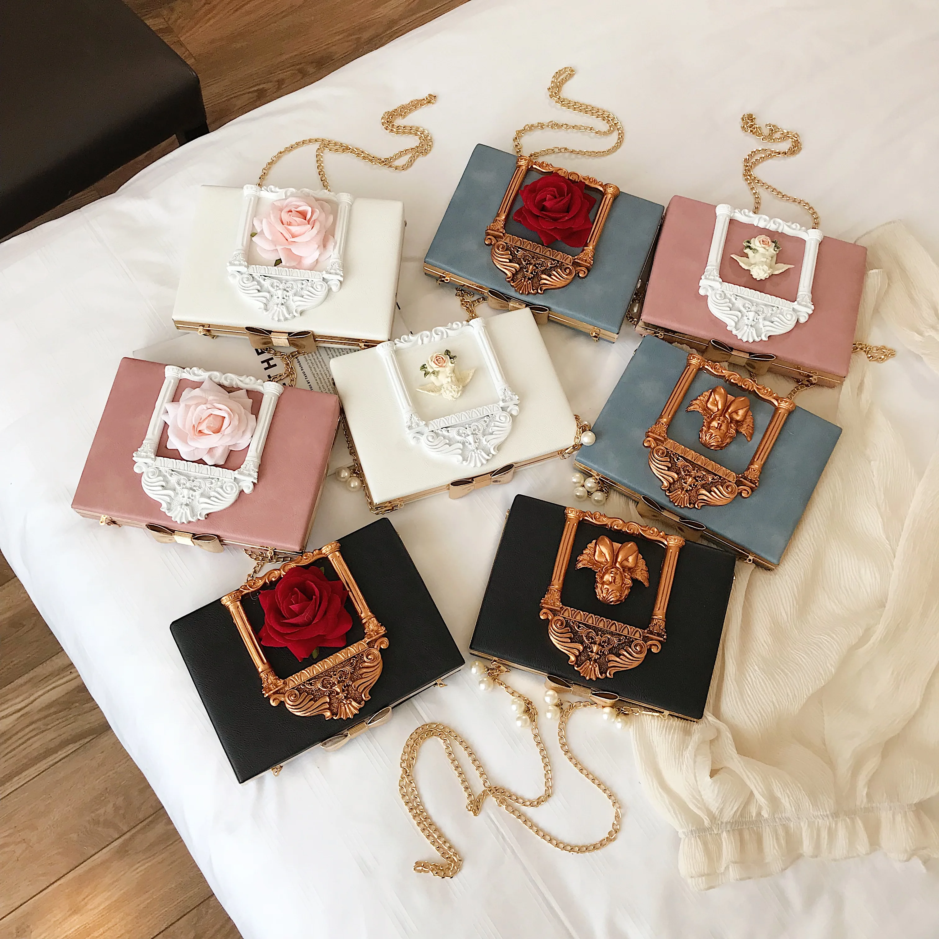 

Vintage Baroque Angel Embossed Design Bag Lady Chain Wallet Pearl Chain Messenger Bag Shoulder Bag Ms. Pu Cross Bag