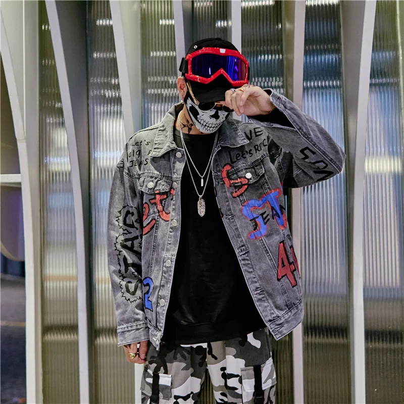 Hip-hop Denim Jacket Men Streetwear Men's Vintage Hole Jackets 2019 Graffiti Print Loose Jeans Jacket Men Spring Autumn