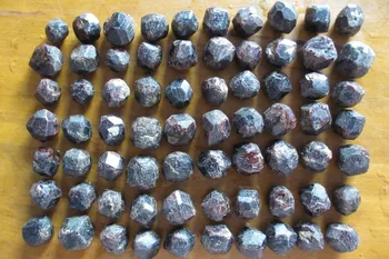 

70 NATURE PRETTY Garnet Crystal Mineral Specimens 1942g