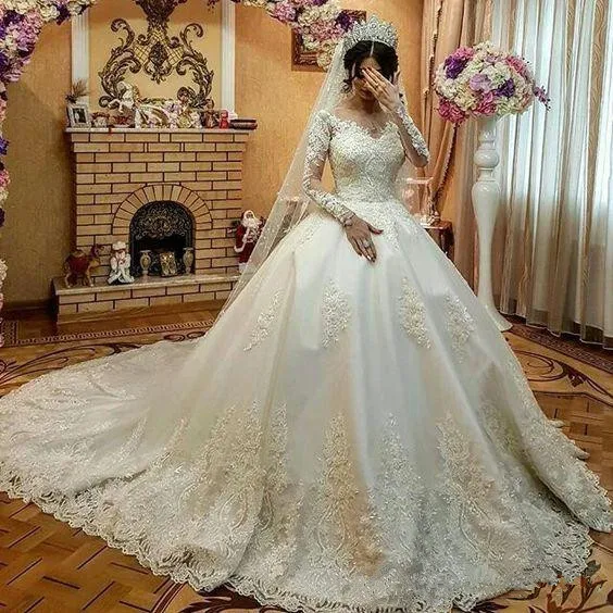 

2020 Long Sleeves Lace Gothic Ball Gown Wedding Dresses court train bridal Vestidos De Novia Lace Applique Beads wedding gown