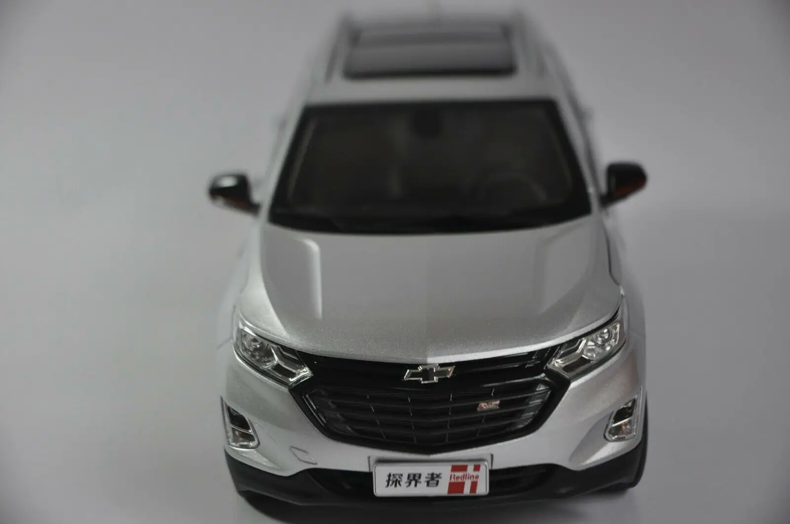 1:18 литая под давлением модель для Chevrolet Chevy Equinox Redline серебро внедорожник сплав игрушка автомобиль миниатюрная коллекция