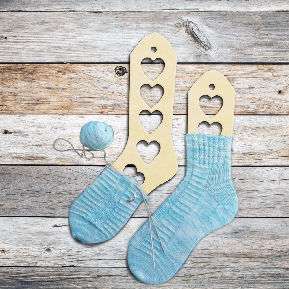 

2pcs Heart Shape Wooden Natural Rustic Wood Crafts Tags Sock Blocker Wood Socks Forms Handmade Hollow Hand Knit Socks Form