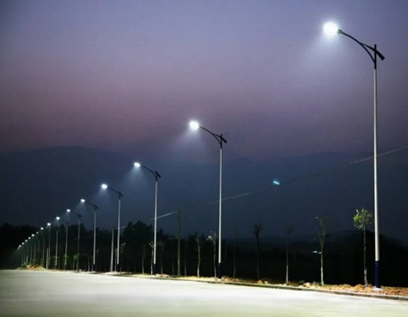 Освещение дороги пахотная горка дубровка. Светотехнический расчет уличного освещения. Проводка уличного освещения. Уличное освещение на столбах. Ночной город светофор.