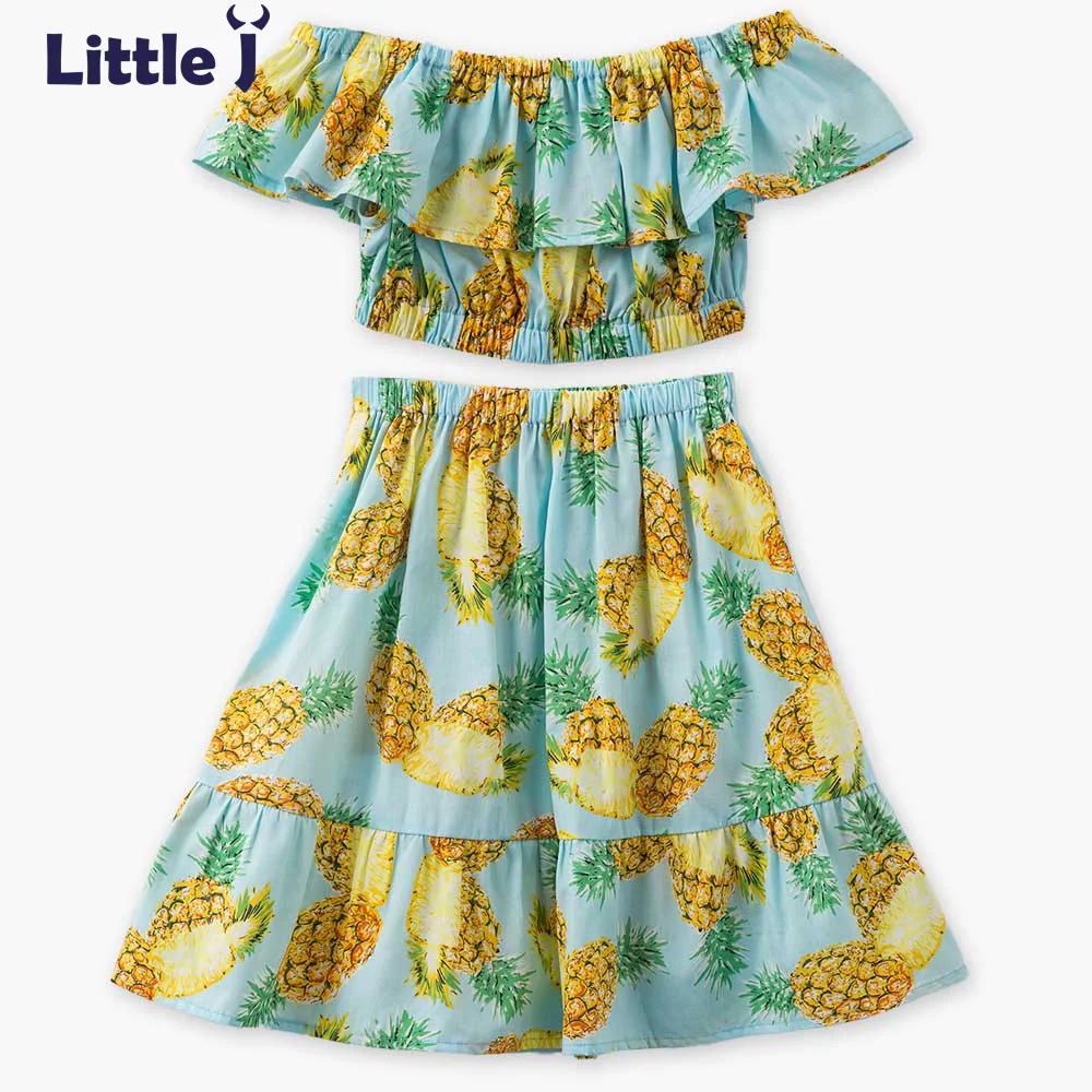 Боди с надписью little and loved. Детские летние платья. Летняя одежда для детей. Футболка big family. Little less одежда.