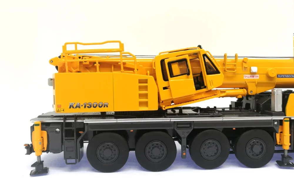 Новая и редкая модель внедорожного крана KATO KA 1300R ALLTERR 1:50 Инженерная техника литые