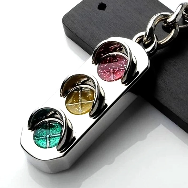 

Metal Traffic Light Creative Keychain Traffic Light Key Chain Bag Pendant Traffic Safety Light Special Gift for Bag Key Pendant