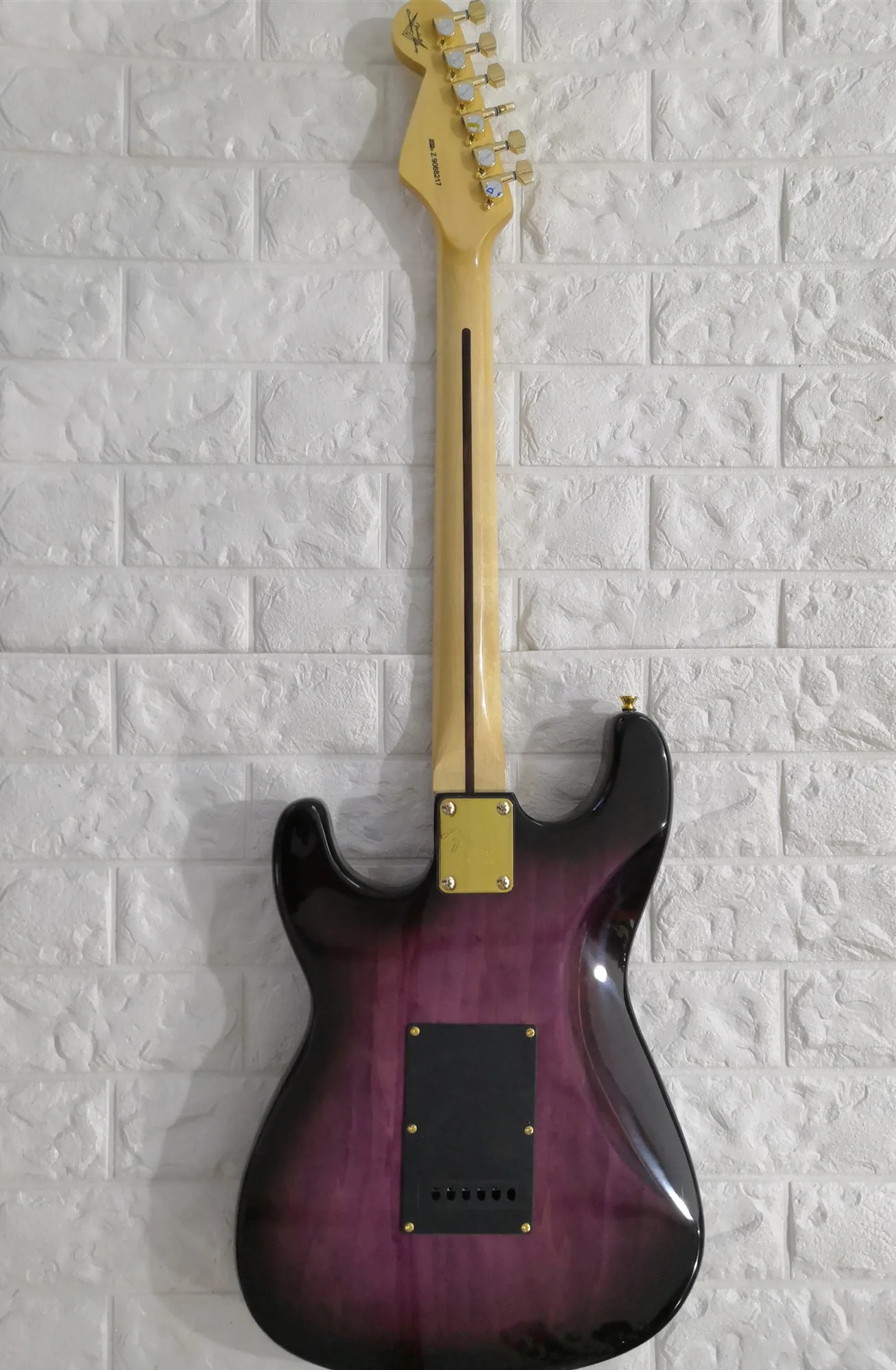 Factory Custom Lila Str Gitarre Tiger Streifen Goldene Hardwares Sss Pickups Schwarz Schlagbrett Angepasst S 17 Guitar Aliexpress