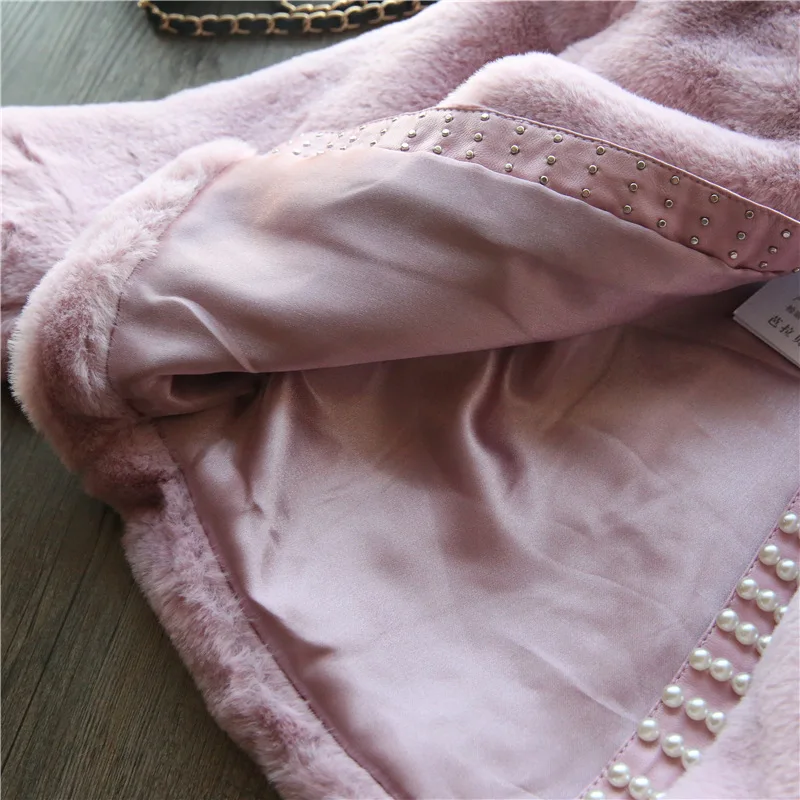 Одежда для маленьких девочек Теплые пальто из искусственного меха с кроликом верхняя одежда и пальто с жемчугом для девочек детские топы для малышей, зимние розовые, белые, От 2 до 6 лет