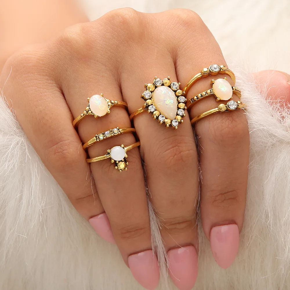 

7 Pcs/ Set Dazzling Crystal Gem Water Drop Rings Set Gold Color Finger Ring Set for Women Vintage Boho Knuckle Party Rings