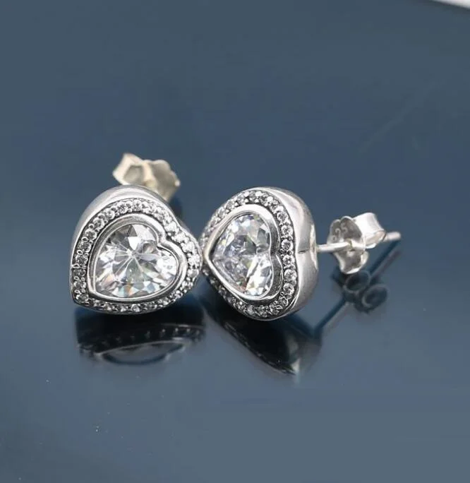

Женские серьги-гвоздики из серебра 925 пробы, с фианитом