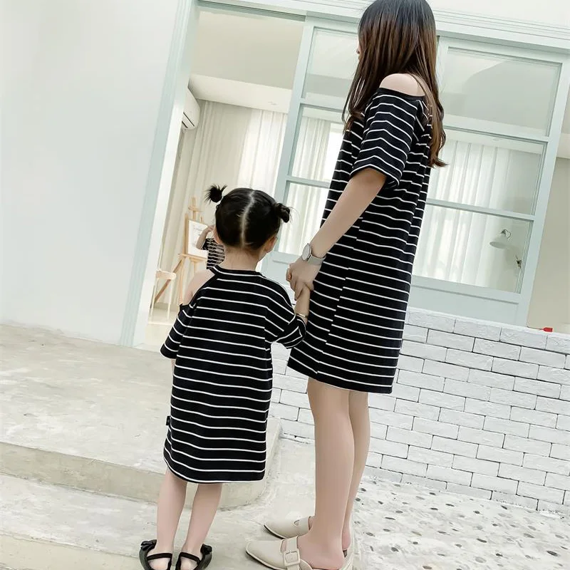 2019 Family Matching Clothes Striped Print Father Boys T-shirts Mother Girls Dresses Gift Black Summer Casual Tops Plus Size 3XL