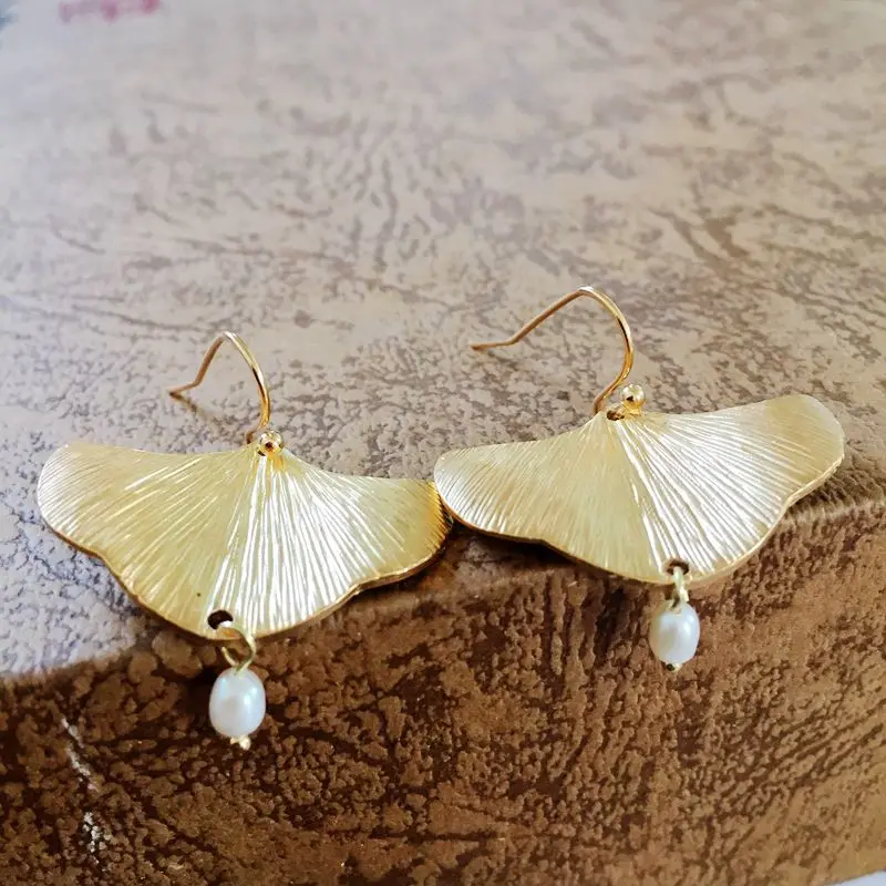 

Free Shipping Fashion New Apricot Leaves Fresh Water Pearl Earring