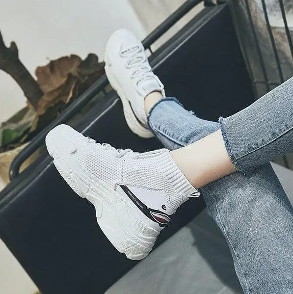 957