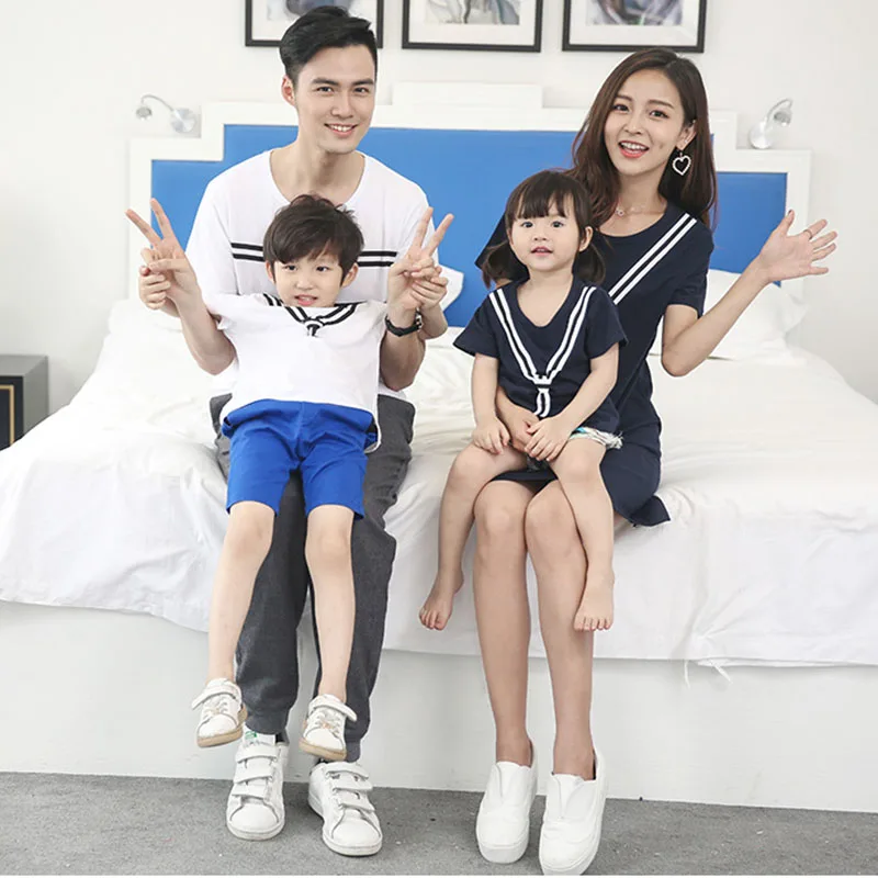 

Summer Family Clothes Father Mother Baby Boy Girl T-shirt Outfits Pullover Short Sleeves Family Look Outfit Matching Mommy Dress
