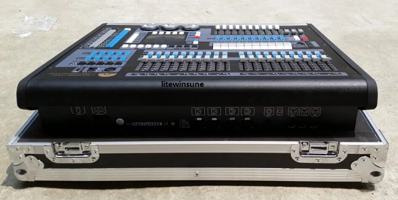 dmx 512 console 1024Pearl flight case