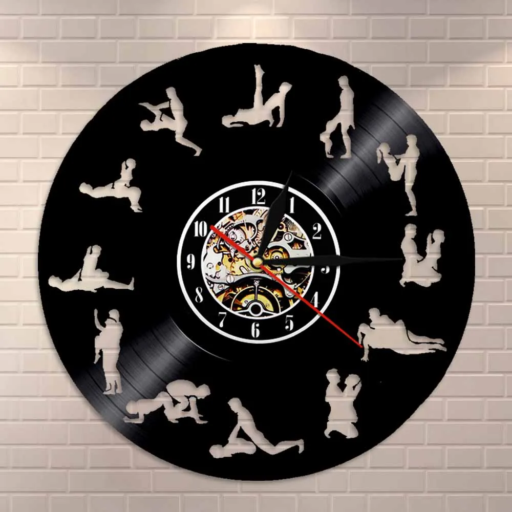 Часы с позами на циферблате картинка