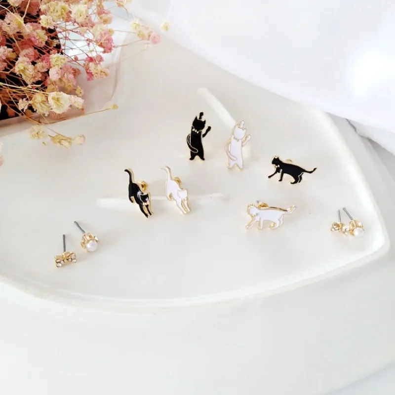 

Japanese And South Korean Cartoon Soft Sister Animal Bows Inlaid With Small Cat Suit Earrings
