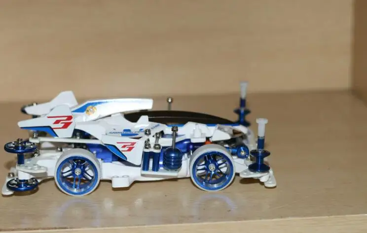 Съемка с гордой звездной подвеской tiiya Mini 4WD модель автомобиля 18641 ма