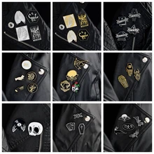 Joyería QIHE 2 ~ 5 unidades/juego de pines góticos, pins Punk, broches para hombre, pines de solapa oscura, diablo y Calavera, bate, ataúd, esqueleto, joyería gótica