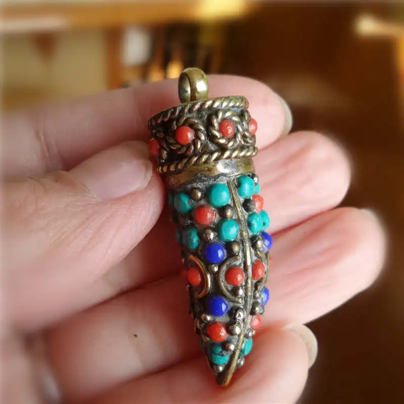 

TBP692 Fang Amulet Pendants Tibetan Ethnic Jewelry Copper Inlay Colorful Beads