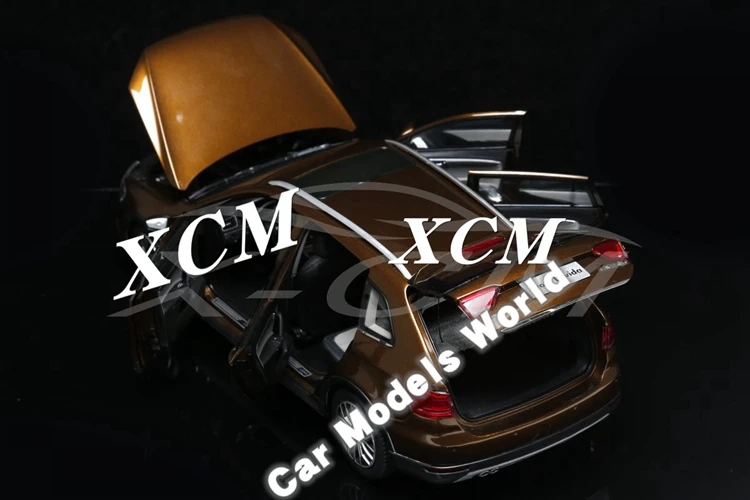 Литая под давлением модель автомобиля для 1:18 Cross Lavida 2013(коричневый)+ маленький подарок