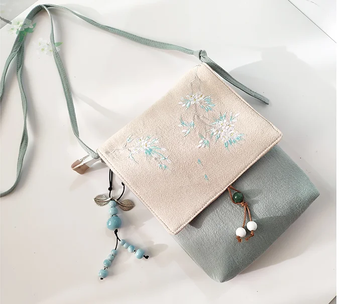 

2019 New Chinese Style Women Flower Embroidery Shoulder Bags Cross Body Beading Tassel Bags Antiquity Hanfu Cheongsam Bags D660