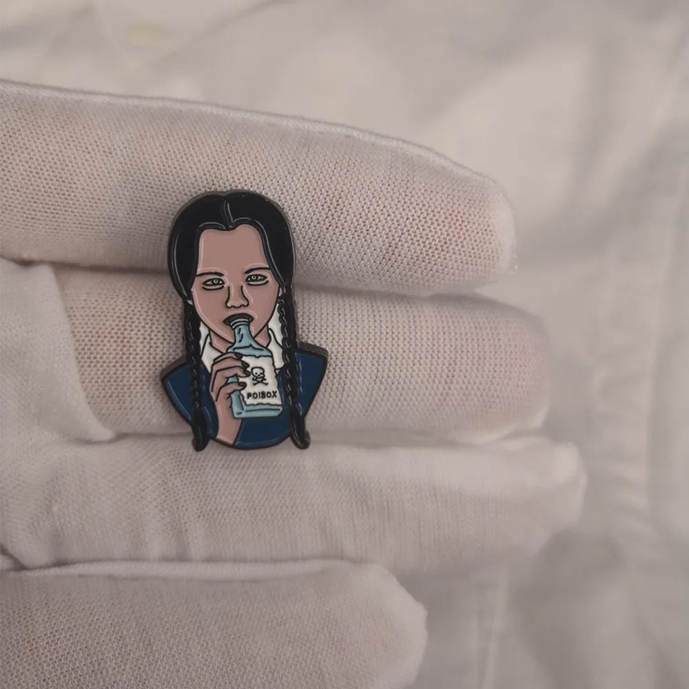 Лот из 4 среды Addams Pin