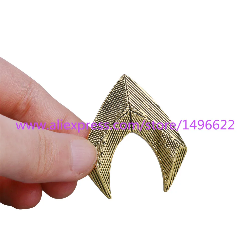 

Justice League DA Aquaman Badge Cosplay Superhero Metal Pin Brooches Alloy Zinc Halloween Party Prop