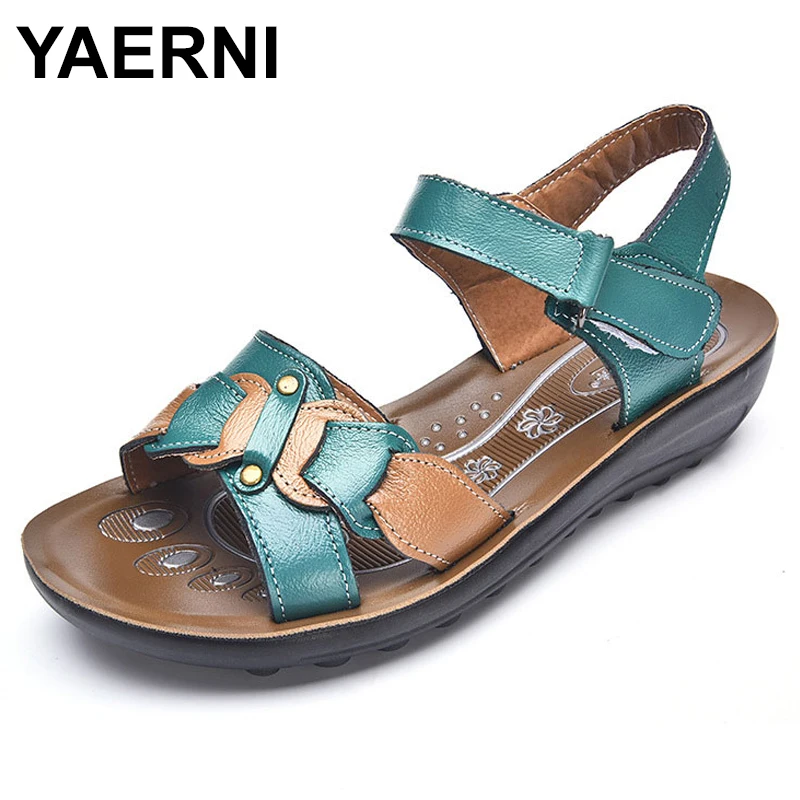 preço YAERNI 2018 Designer De Couro Genuíno Sapatas Das Senhoras Sapatos de Plataforma de Verão Sapatos de Praia Das Mulheres Sandálias Flat Femme Chaussures Ete