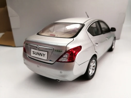 1:18 Nissan Sunny классический сплав модель автомобиля литья под давлением металлические игрушки подарок на день рождения для детей мальчик