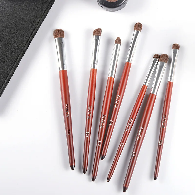 

Professional Makeup Brush For Eyes 1 Piece Brush For Eyeshadow Multifunctional Makeup Brush Concealer Eyeshadow Brush