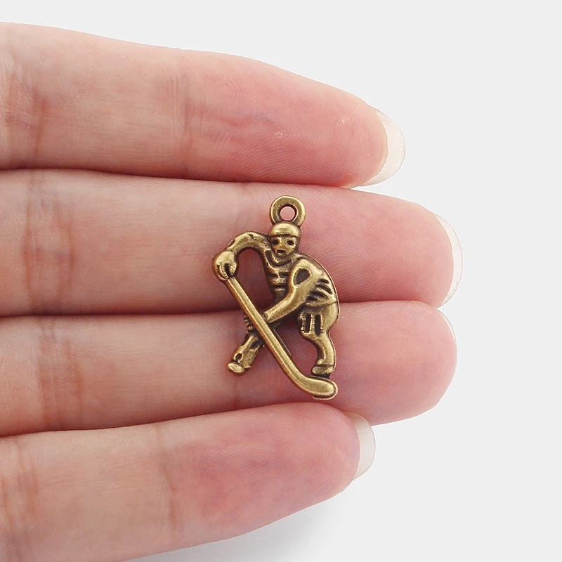 10pcs Fashion Hockey Ice Hockey Player Charms Pendant Necklace DIY