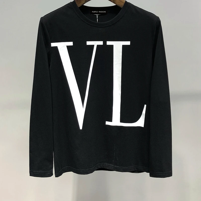 

Men's cotton T-shirt with round collar and long sleeve with large monogram pattern in black and white