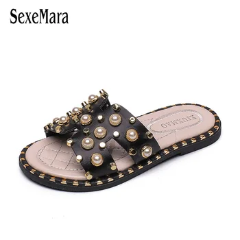 

2019 Summer New Girls Pearl Soft Bottom Slippers Sandals Fashionable Rivets Bathroom Shoes Brand Home Shoes for Children C02193