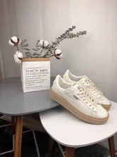 PUMA Suede Cleated Creeper Women's First Generation Rihanna Classic Basket Suede Tone Simple brown Badminton Shoes 36-40 PUMA Suede Cleated Creeper Women's First Generation Rihanna Classic Basket Suede Tone Simple brown Badminton Shoes 36-40