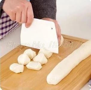 

1000pcs DIY Baking Scraper Butter Plastic Cake Dough Cutter Kitchen Baking Tools Small Size Fast Shipping