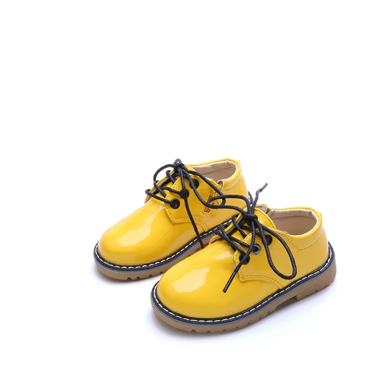 Детская обувь; Новинка года; Весенняя кожаная обувь для мальчиков; повседневная обувь на плоской подошве для девочек; Детские кроссовки из лакированной кожи; детская обувь