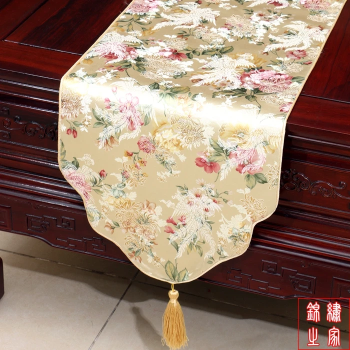 

200*33cm Modern Style Luxurious Peony Flower Pattern Brocade Light Yellow Table Runner and Bed Flag