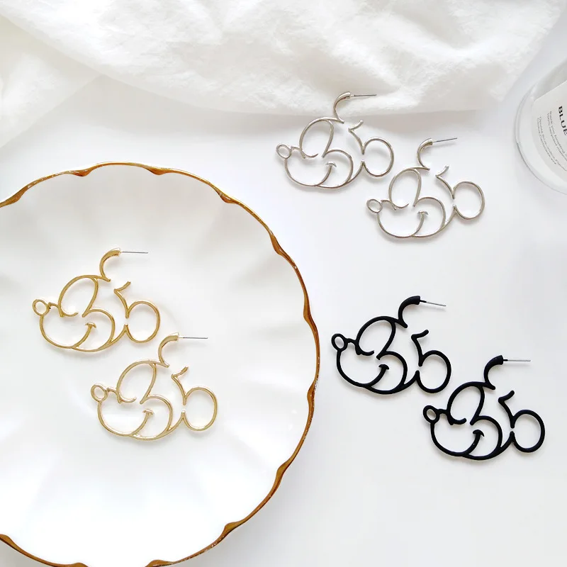 

Gold Silver Black Color Simple Kawaii Cute Mickey Minny Stud Earrings Female Loverly Howllowed out Geometric Earring For Women