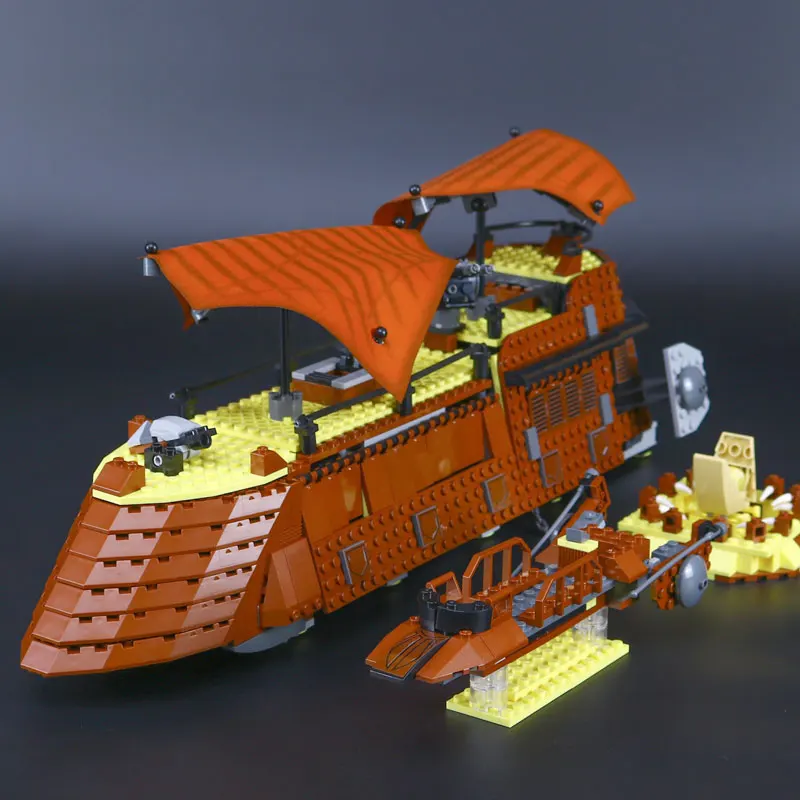 

FANKE Model Building Kits Blocks Hobbies Model Kit Toys for children Compatible Lego Lepin L05090 821PCS Spaceship M