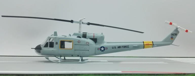 1: 72 UH-1 F Huey armed модель вертолета 36917 коллекция 1/72 масштабный самолет модель модели вертолета