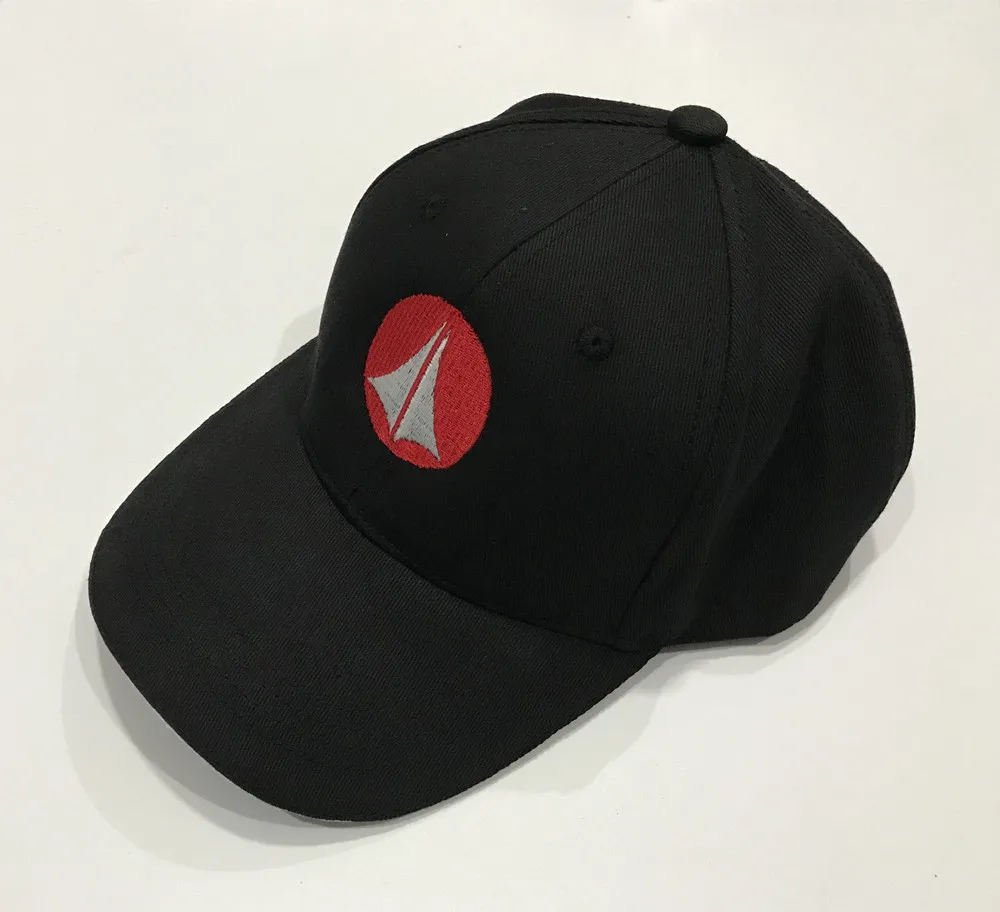 un baseball cap