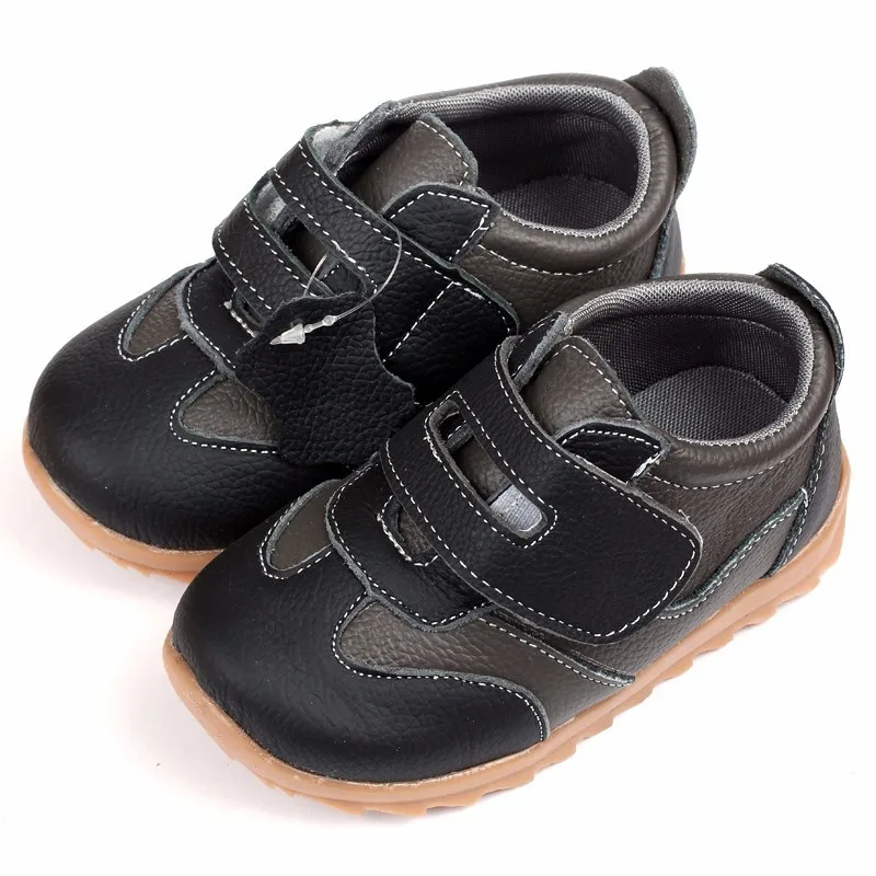 Is barefoot best for teaching my baby how to walk? Buy shoes that adjust to baby's foot: Laces, Velcro and snaps that you can adjust help keep feet better in place Try to find a pair baby likes! If your little cutie tries to take her shoes off, test a bunch of different styles -- you may just find one she actually keeps on!