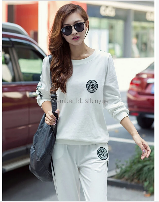 Top Quality European Hot Sale Fashion Design Sports Costumes Women Leisure Round Collar Fleece Tracksuit |