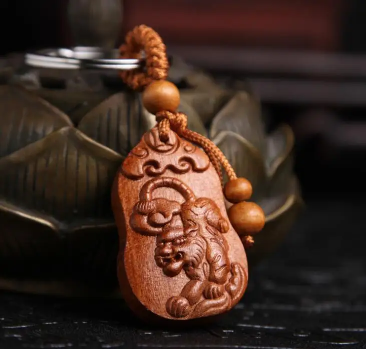 

Chinese Peach Wood Carved Word Safe And Auspicious Word Twelve Zodiac Animals Tiger Exquisite Car Key Chain Pendant