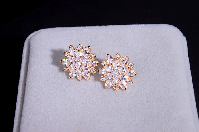 新デザインウェディングジュエリー高級クリア AAA オーストリアジルコンイヤリングエレガントな 925 スターリングシルバーの花スタッドピアス